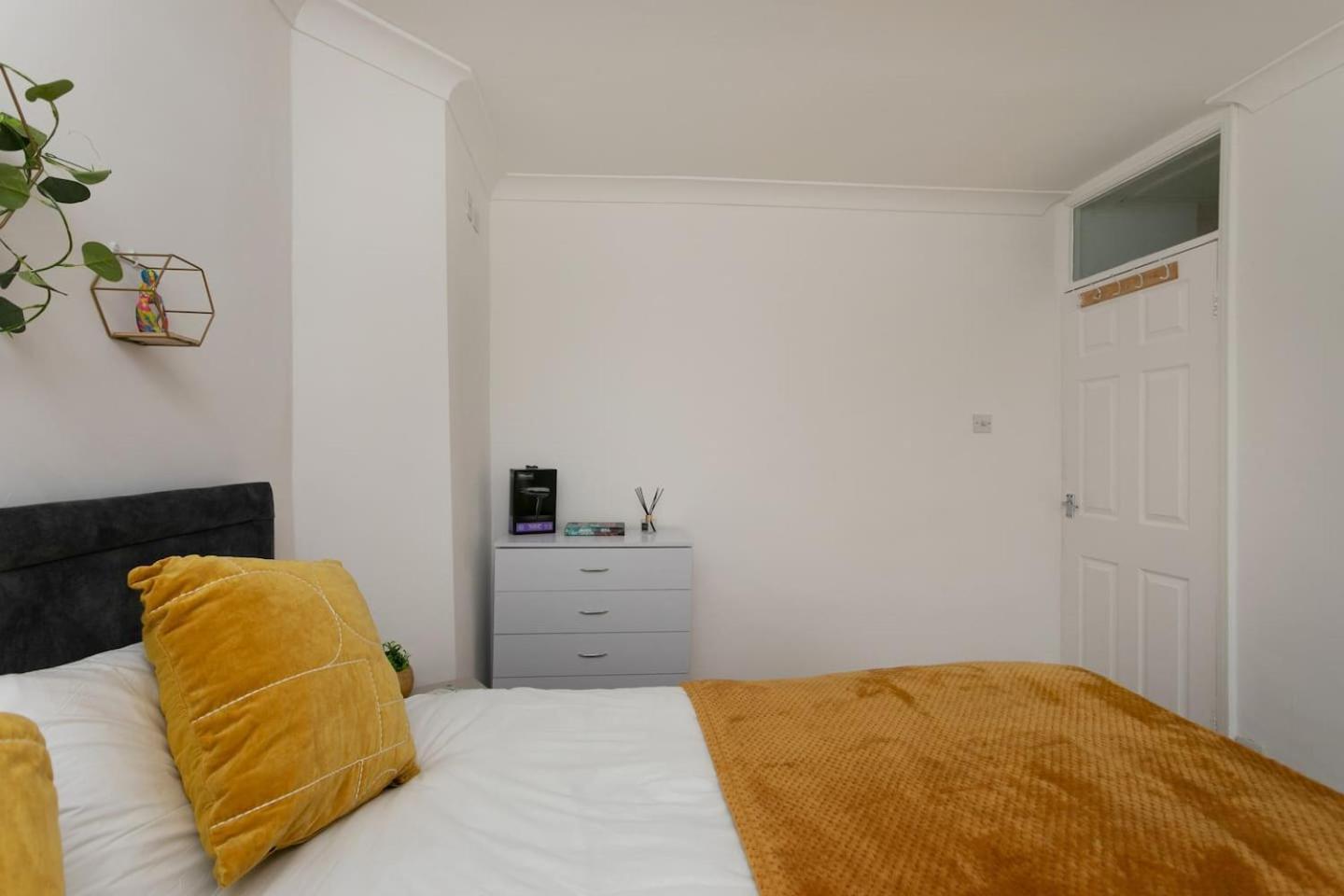 Guest house Spacious Modern House Skydome Arena *